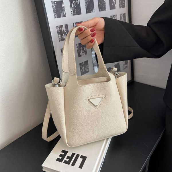 luxury fashion bag new women's vegetable basket texture small hand messenger simple versatile shoulder armpit baghigh
luxury fashion bag new women's vegetable basket texture small hand messenger simple versatile shoulder armpit baghigh