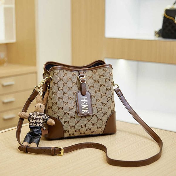 brand shoulder bags for 2023 bucket red shoulder diagonal women's versatile high-grade bag new quality handbags purses female
brand shoulder bags for 2023 bucket red shoulder diagonal women's versatile high-grade bag new quality handbags purses female