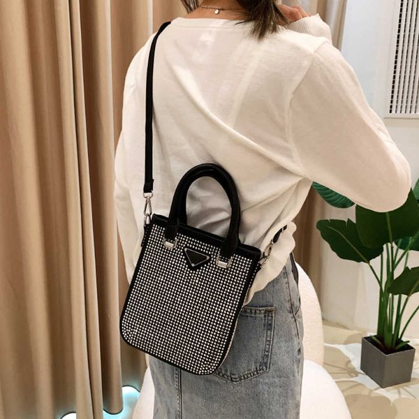 2023 new shoulder bag red flashdrill handheld tote versatile mini one shoulder oblique straddle mobile baghigh
2023 new shoulder bag red flashdrill handheld tote versatile mini one shoulder oblique straddle mobile baghigh