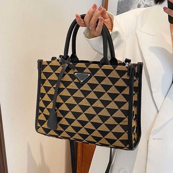 luxury fashion bag canvas female new niche large capacity messenger commuter portable one shoulder tote baghigh
luxury fashion bag canvas female new niche large capacity messenger commuter portable one shoulder tote baghigh