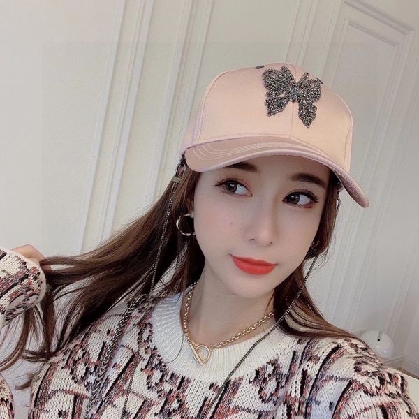 23ss usa women lady lovely pink caps high street skateboard fashion chain peaked hats, Blue;gray
23ss usa women lady lovely pink caps high street skateboard fashion chain peaked hats, Blue;gray