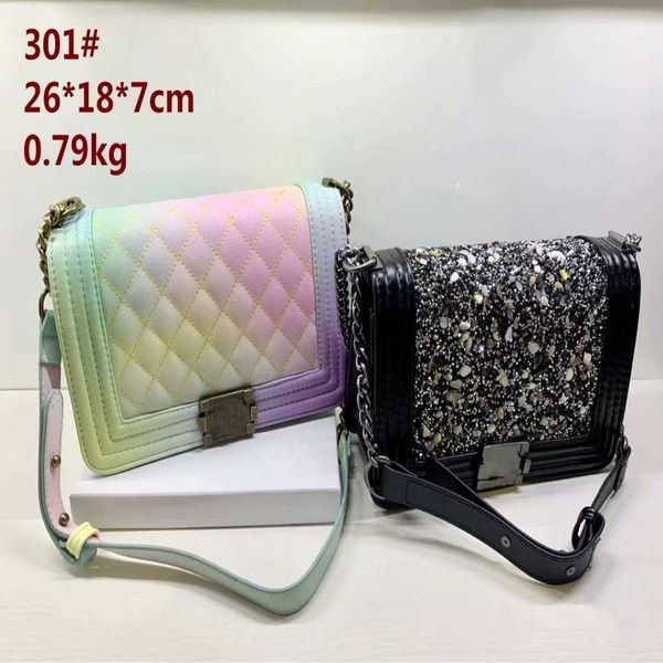 new fashion bag wholesale market syntic lear zipper pocket in middle the lock catch small square style rhombic soft face messenger baghigh
new fashion bag wholesale market syntic lear zipper pocket in middle the lock catch small square style rhombic soft face messenger baghigh