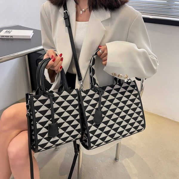 70% 2023 new shoulder bag large capacity canvas women new summer plaid one shoulder crossbody small handheld commuter tote baghigh
70% 2023 new shoulder bag large capacity canvas women new summer plaid one shoulder crossbody small handheld commuter tote baghigh