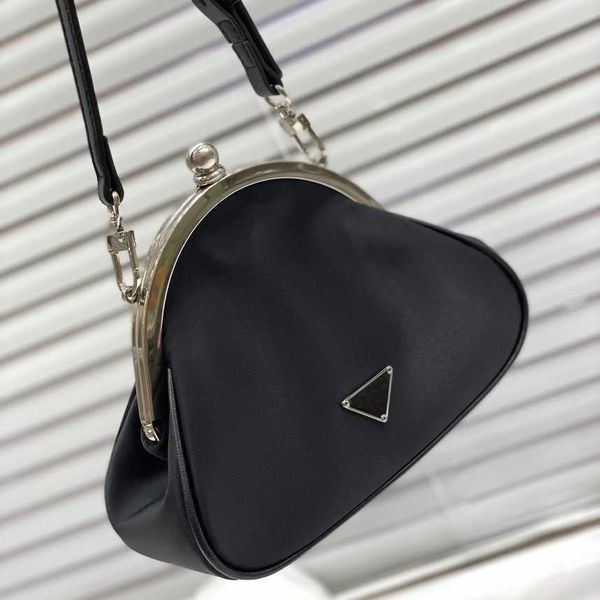 female bags 2023 women's middle vintage triangle bag ladies crossbody tote handbags for women
female bags 2023 women's middle vintage triangle bag ladies crossbody tote handbags for women