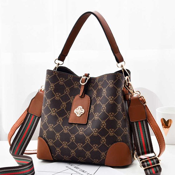 2023 new crossbody bags for female texture wide shoulder strap women autumn winter diagonal simple one-shoulder bucket bag shoulder handbag
2023 new crossbody bags for female texture wide shoulder strap women autumn winter diagonal simple one-shoulder bucket bag shoulder handbag
