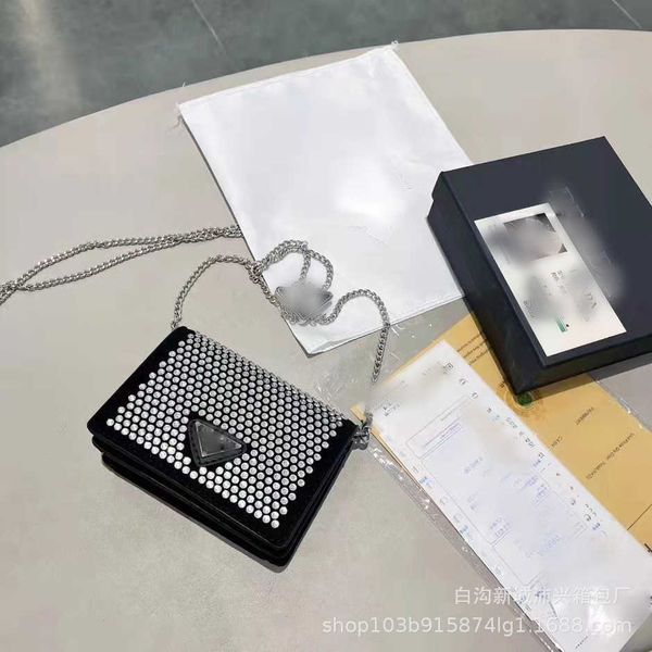 2023 new luxury fashion bag net mini versatile flashing diamond lady chain crossbody red spring and summer newhigh
2023 new luxury fashion bag net mini versatile flashing diamond lady chain crossbody red spring and summer newhigh