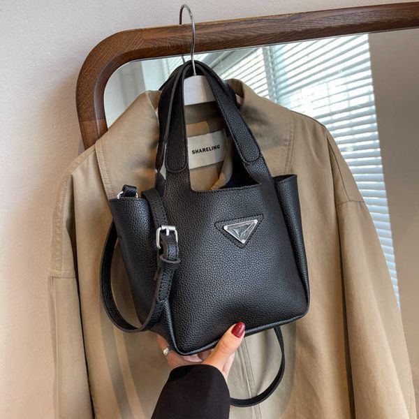 luxury fashion bag trend bucket new summer casual hand shoulder simple messenger baghigh
luxury fashion bag trend bucket new summer casual hand shoulder simple messenger baghigh
