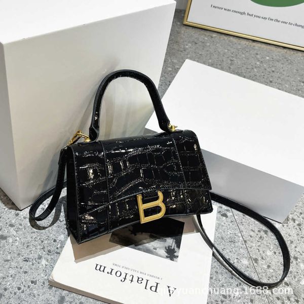wholesale market 2023 luxury advanced crocodile pattern hourglass new versatile ins fashionable personality network red crossbody baghigh qu
wholesale market 2023 luxury advanced crocodile pattern hourglass new versatile ins fashionable personality network red crossbody baghigh qu