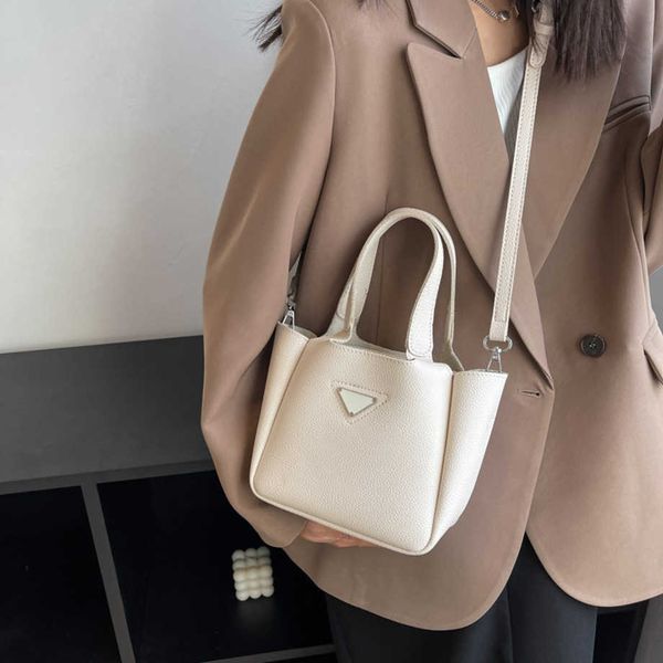 luxury handbag simple casual vegetable basket handbag foreign fashionable one shoulder crossbody square with small popular designhigh
luxury handbag simple casual vegetable basket handbag foreign fashionable one shoulder crossbody square with small popular designhigh