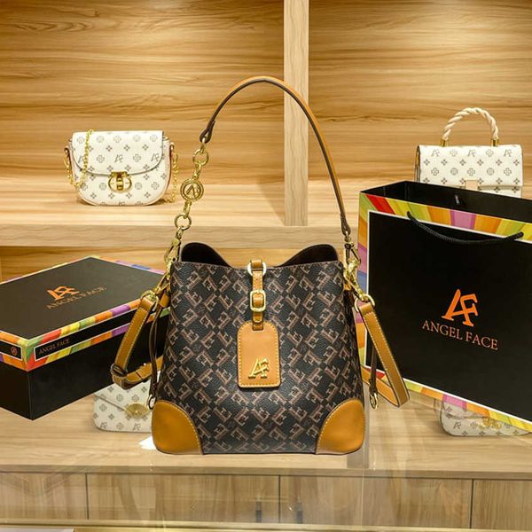 brand shoulder bags for 2023 women's large capacity bucket advanced messenger shoulder bag new quality handbags purses female
brand shoulder bags for 2023 women's large capacity bucket advanced messenger shoulder bag new quality handbags purses female