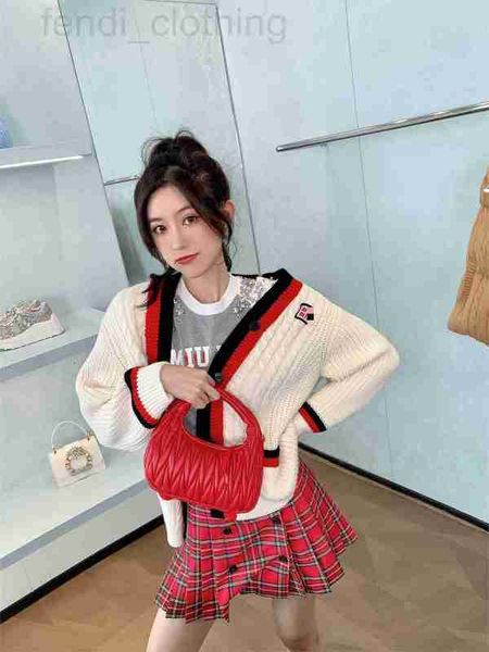 women's knits & tees designer 2022 autumn and winter new embroidered letter seal knitted cardigan coat uoh8, White
women's knits & tees designer 2022 autumn and winter new embroidered letter seal knitted cardigan coat uoh8, White