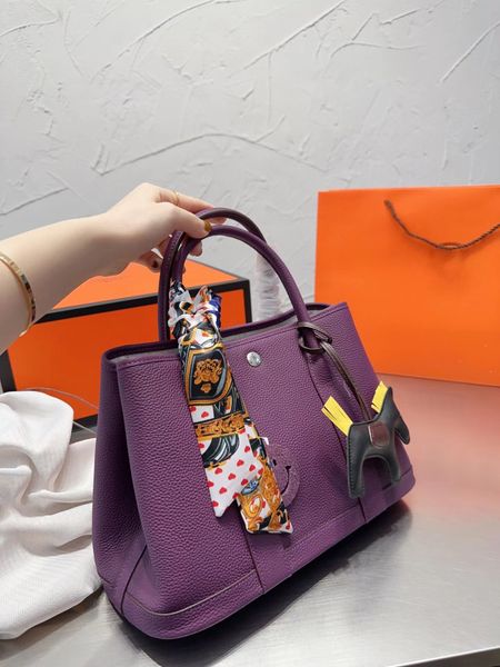 tote bag women classic handbag brand leather 5a quality one shoulder shopping bag large capacity purse leisure garden
tote bag women classic handbag brand leather 5a quality one shoulder shopping bag large capacity purse leisure garden