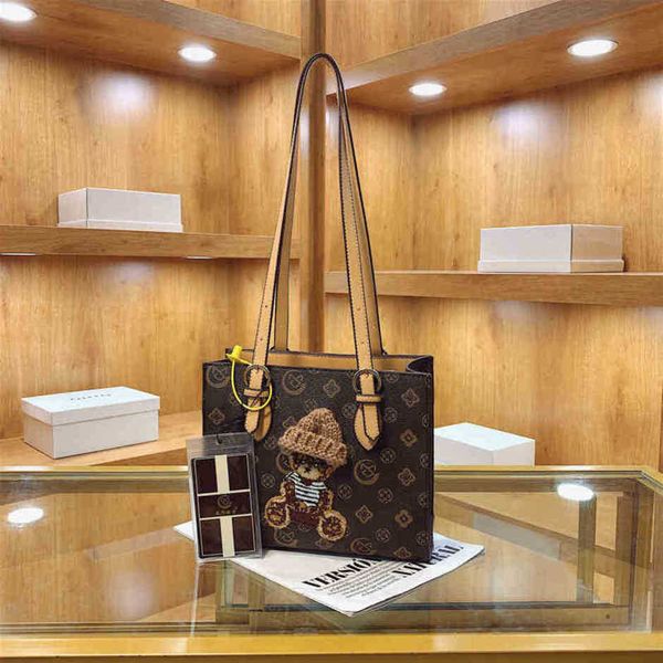 2023 new luxury fashion bag accessories foreign style bear knitted hat texture backpack single handbaghigh
2023 new luxury fashion bag accessories foreign style bear knitted hat texture backpack single handbaghigh