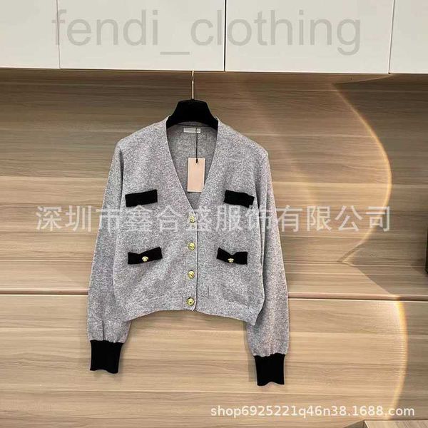 women's jackets designer high-version miao's has no standard gold buckle spring and autumn high grade wool knitted v-neck cardigan, Black;brown
women's jackets designer high-version miao's has no standard gold buckle spring and autumn high grade wool knitted v-neck cardigan, Black;brown