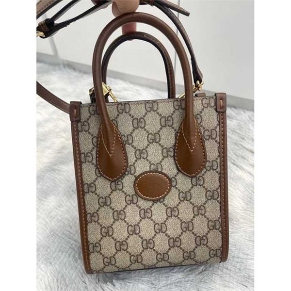 2023 new luxury fashion bag trend star same portable female casual versatile totehigh
2023 new luxury fashion bag trend star same portable female casual versatile totehigh