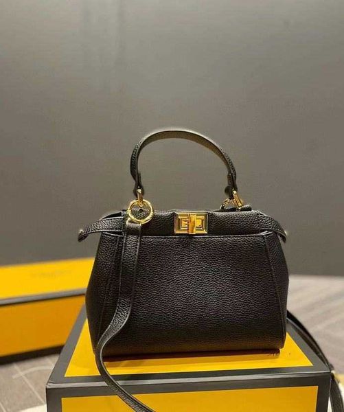 brand shoulder bags for 2023 double-layer pattern single-shoulder diagonal cross portable women's buckle handbag new quality handbags p
brand shoulder bags for 2023 double-layer pattern single-shoulder diagonal cross portable women's buckle handbag new quality handbags p