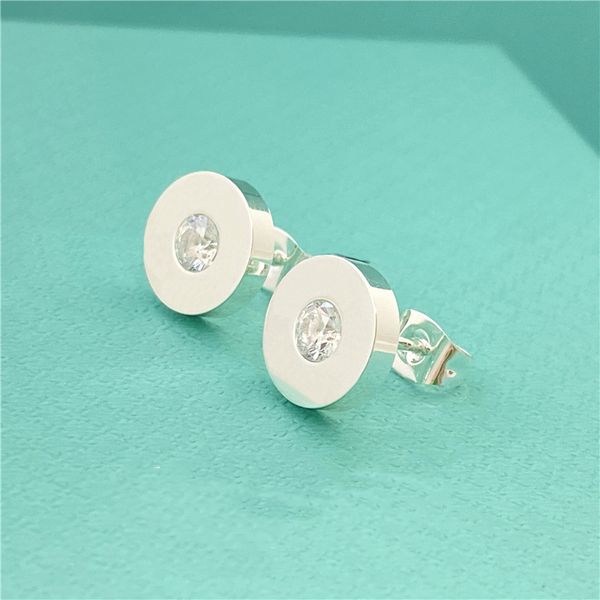 sweet 18k gold plated earring stud for woman luxury brand designers heart stud women silver crystal rhinestone earring wedding party jewelry, Golden;silver
sweet 18k gold plated earring stud for woman luxury brand designers heart stud women silver crystal rhinestone earring wedding party jewelry, Golden;silver