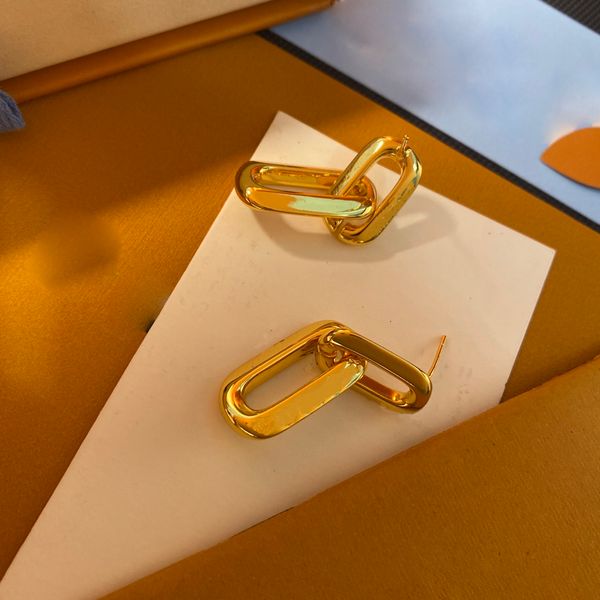2023 new fashion brand earring diamond double g letter brass material personality earrings women wedding party designer jewelry, Golden;silver
2023 new fashion brand earring diamond double g letter brass material personality earrings women wedding party designer jewelry, Golden;silver