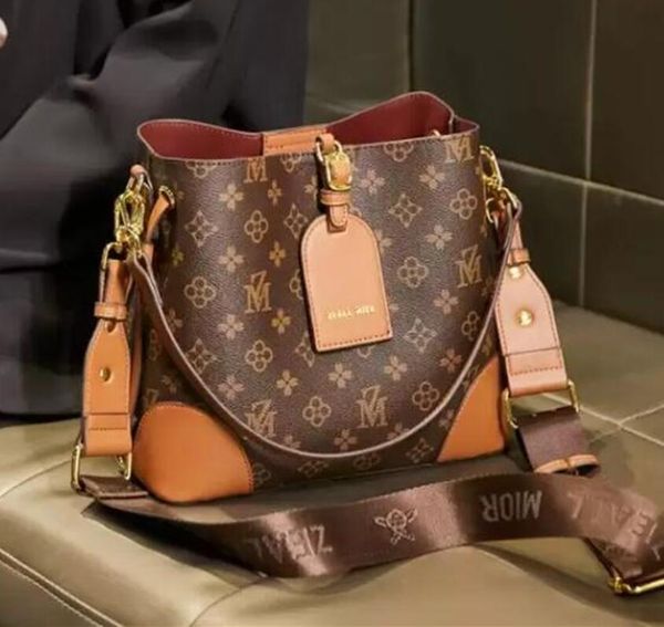 brand luxury design vintage bucket shoulder bag 2022 purses women's fashionitys purseitys fashion retro style one shoulder crossbody ba
brand luxury design vintage bucket shoulder bag 2022 purses women's fashionitys purseitys fashion retro style one shoulder crossbody ba