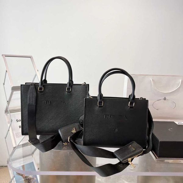 70 2023 luxury high imitation womens shoulder cross pattern killer portable diagonal leisure baghigh quality
70 2023 luxury high imitation womens shoulder cross pattern killer portable diagonal leisure baghigh quality
