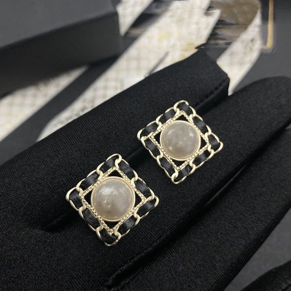 2023 luxury stud pearl earrings fashion designer leather geometric square stud earrings jewelry exquisite exquisite super good match, daily, Golden;silver
2023 luxury stud pearl earrings fashion designer leather geometric square stud earrings jewelry exquisite exquisite super good match, daily, Golden;silver