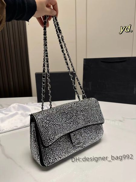 the color of the new bag cf diamond chain bag is unique, and it can be seen from blinking to blinking physical giant flash wholesale handbag
the color of the new bag cf diamond chain bag is unique, and it can be seen from blinking to blinking physical giant flash wholesale handbag
