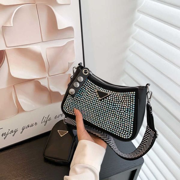 luxury fashion bag bright women's summer new one shoulder underarm color diamond western child mother baghigh
luxury fashion bag bright women's summer new one shoulder underarm color diamond western child mother baghigh