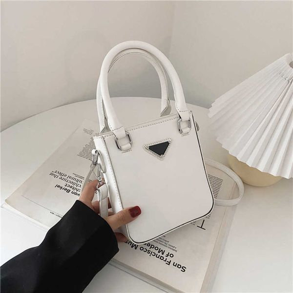 luxury handbag fashionable women's summer new single shoulder messenger net red leisure portable tote baghigh
luxury handbag fashionable women's summer new single shoulder messenger net red leisure portable tote baghigh