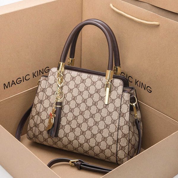 wholesale market 2023 luxury hong counter new product mother's hand women's summer versatile messenger baghigh quality
wholesale market 2023 luxury hong counter new product mother's hand women's summer versatile messenger baghigh quality