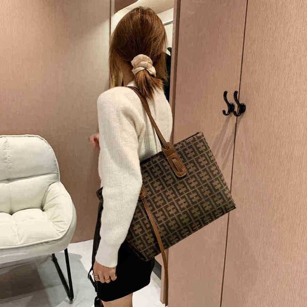 2023 new luxury fashion bag one capacity tote printing net red personality small squarehigh
2023 new luxury fashion bag one capacity tote printing net red personality small squarehigh