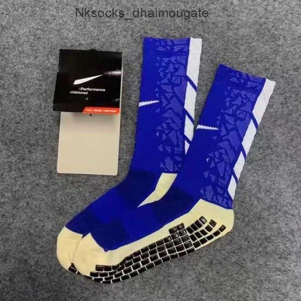 luxury fashion men's socks women's hook brand fish scale antiskid stockings designers men women sports football stocking marathon, Black
luxury fashion men's socks women's hook brand fish scale antiskid stockings designers men women sports football stocking marathon, Black