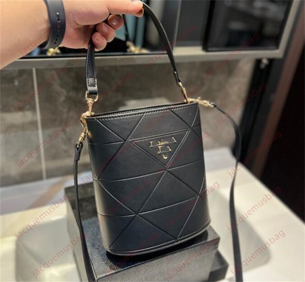 women bucket bag underarm bags handbag pra tote designer shoulder crossbody wallet lady 4a leather messenger shopping pocket axillary packag
women bucket bag underarm bags handbag pra tote designer shoulder crossbody wallet lady 4a leather messenger shopping pocket axillary packag