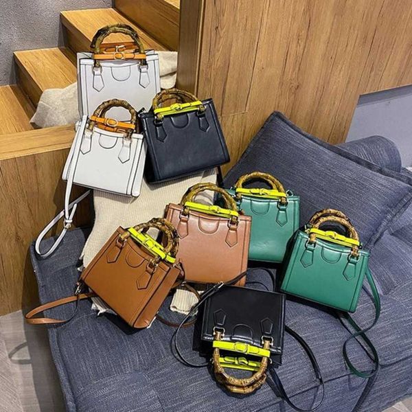 2023 new shoulder bag cyber red new handheld one shoulder women's leisure ins bamboo simple popular small square womenhigh
2023 new shoulder bag cyber red new handheld one shoulder women's leisure ins bamboo simple popular small square womenhigh