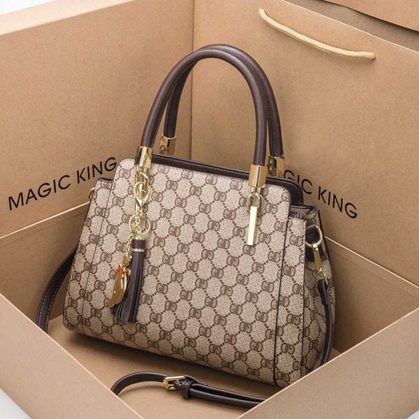 2023 new shoulder bag hong counter new product mother's hand women's summer versatile messenger baghigh
2023 new shoulder bag hong counter new product mother's hand women's summer versatile messenger baghigh