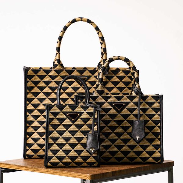 luxury handbag family's new embroidery tote canvas shopping mini hand one shoulder messenger femalehigh
luxury handbag family's new embroidery tote canvas shopping mini hand one shoulder messenger femalehigh