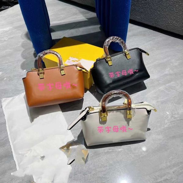 wholesale market 2023 luxury mini hand new one shoulder diagonal small square boston women's quality
wholesale market 2023 luxury mini hand new one shoulder diagonal small square boston women's quality