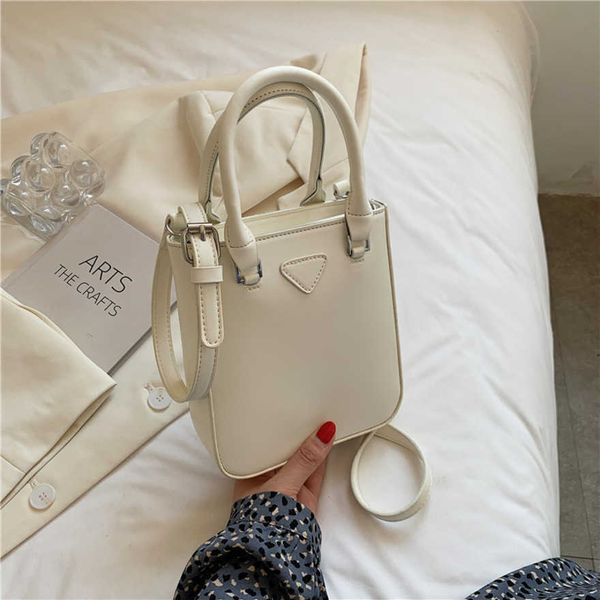 luxury fashion bag tote new bucket solid color portable small square simple temperament single shoulder messenger baghigh
luxury fashion bag tote new bucket solid color portable small square simple temperament single shoulder messenger baghigh