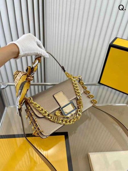 female bags 2023 chain straddle handbag women's bag tide ladies crossbody tote handbags for women
female bags 2023 chain straddle handbag women's bag tide ladies crossbody tote handbags for women