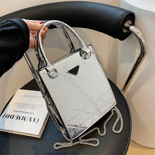 wholesale market 2023 luxury texture simple one shoulder women's spring new diagonal lattice pattern leather small square baghigh quali
wholesale market 2023 luxury texture simple one shoulder women's spring new diagonal lattice pattern leather small square baghigh quali
