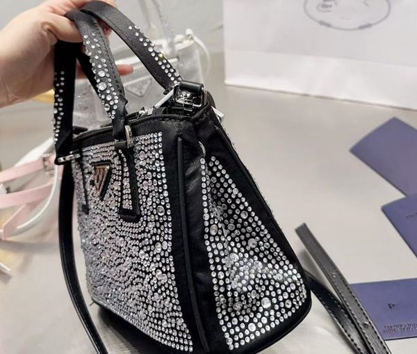 new womens designers tote shouler bags crystal embellished satin handbags ladies fashion underarm purses bling diamonds
new womens designers tote shouler bags crystal embellished satin handbags ladies fashion underarm purses bling diamonds