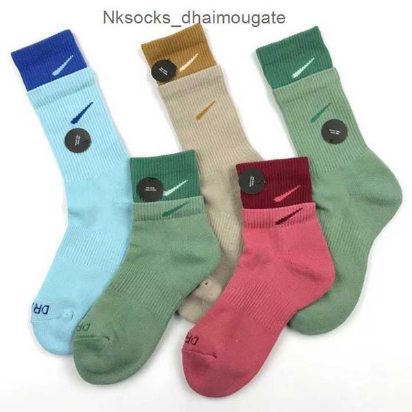 fashion men's luxury socks women's hook brand stockings designers fake two pairs splicing high tube women men sports yoga breathab, Black
fashion men's luxury socks women's hook brand stockings designers fake two pairs splicing high tube women men sports yoga breathab, Black