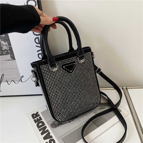 wholesale market 2023 luxury cyber red same flash diamond versatile mini handbag hugh one shoulder straddle baghigh quality
wholesale market 2023 luxury cyber red same flash diamond versatile mini handbag hugh one shoulder straddle baghigh quality