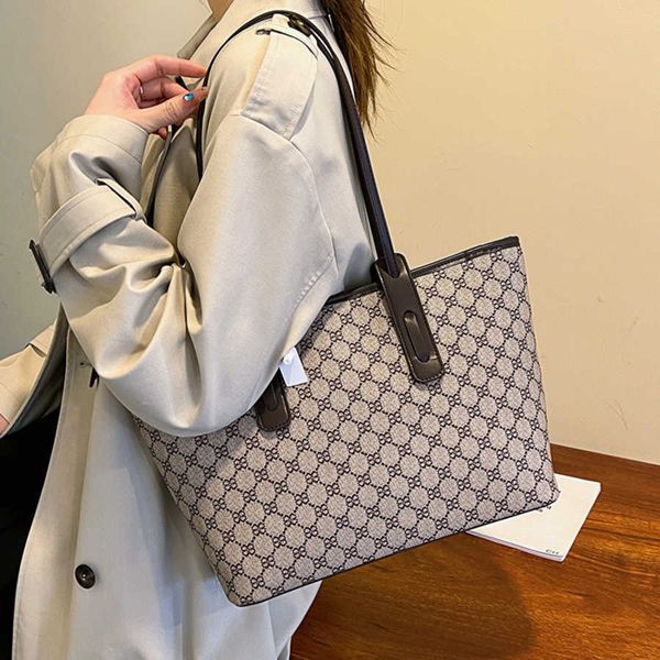 70% 2023 new shoulder bag capacity commuter tote new red large women's autumn and foreign style shoulder baghigh
70% 2023 new shoulder bag capacity commuter tote new red large women's autumn and foreign style shoulder baghigh