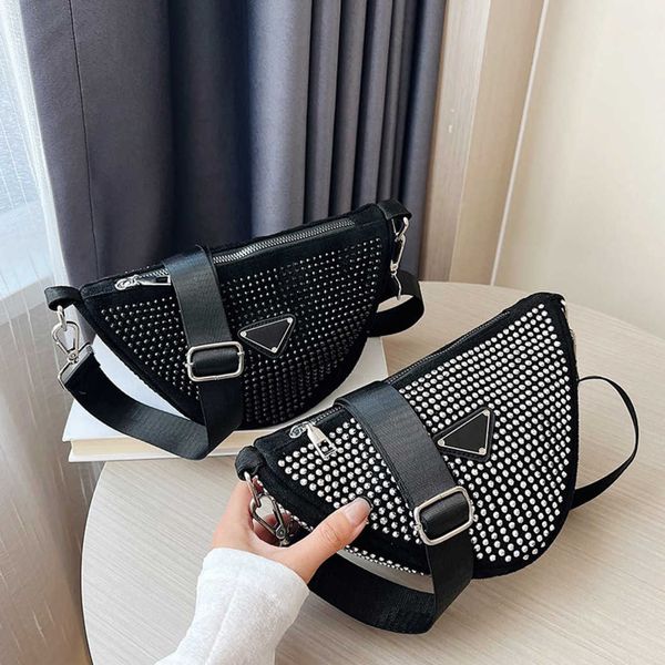 wholesale market 2023 luxury water new flash diamond one shoulder crossbody versatile handheld geometric women's baghigh quality
wholesale market 2023 luxury water new flash diamond one shoulder crossbody versatile handheld geometric women's baghigh quality