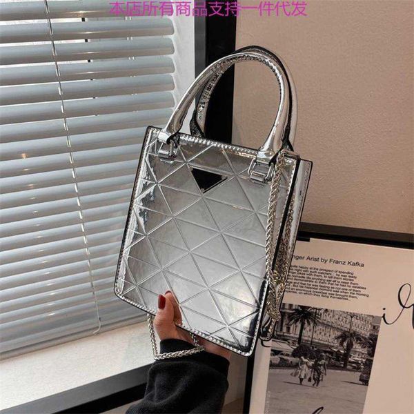 wholesale market 2023 luxury new bright face tote chain single shoulder oblique span portable baghigh quality
wholesale market 2023 luxury new bright face tote chain single shoulder oblique span portable baghigh quality