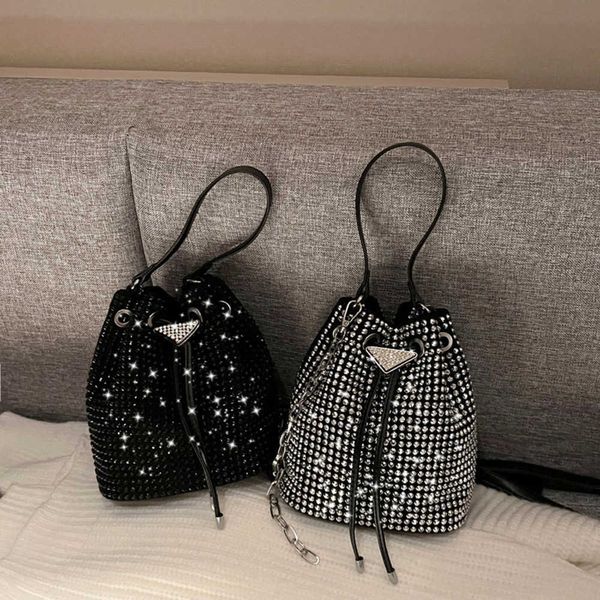 70% 2023 luxury ocean diamond inlaid bucket new style small fragrance portable women's versatile one shoulderhigh quality
70% 2023 luxury ocean diamond inlaid bucket new style small fragrance portable women's versatile one shoulderhigh quality