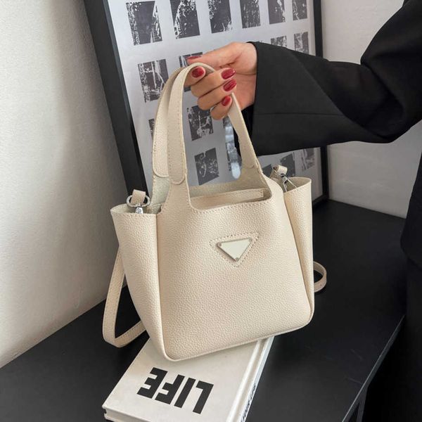 women's high-end handbag litchi flower petal portable vegetable basket urban simple single shoulder oblique cross bucket baghigh
women's high-end handbag litchi flower petal portable vegetable basket urban simple single shoulder oblique cross bucket baghigh