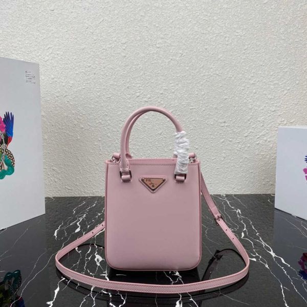 70% 2023 luxury mini leather women's new bright leather tote versatile crossbody single shoulder baghigh quality
70% 2023 luxury mini leather women's new bright leather tote versatile crossbody single shoulder baghigh quality