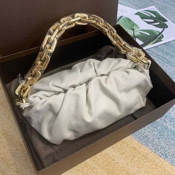 huiqiao new song 2023 same style chain cloud bag soft cowhide single shoulder leather underarm pleated women's summer
huiqiao new song 2023 same style chain cloud bag soft cowhide single shoulder leather underarm pleated women's summer
