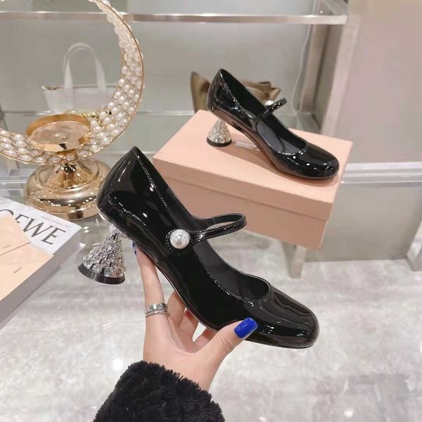 shoes miao family mary jane 2023 new one-line belt pearl crystal shallow mouth single shoes women's wine glass heel, Black
shoes miao family mary jane 2023 new one-line belt pearl crystal shallow mouth single shoes women's wine glass heel, Black